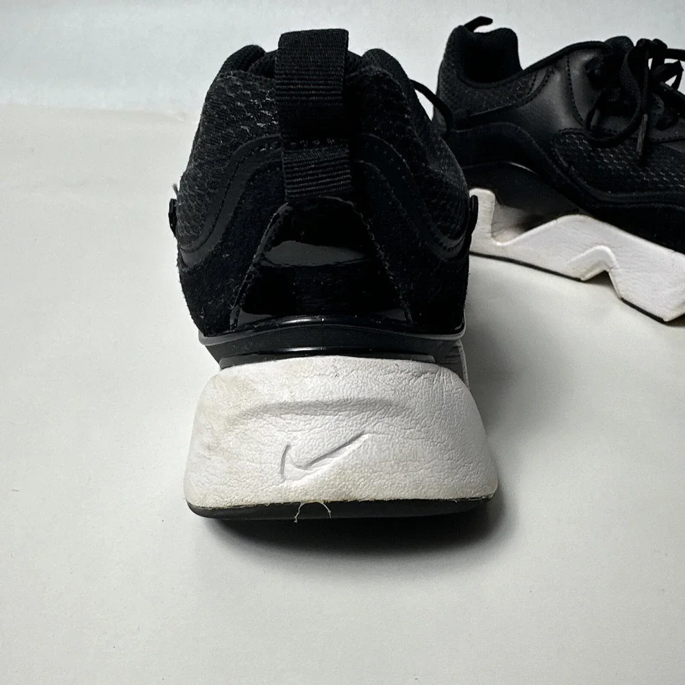 Nike RYZ 365 II Sneakers Women 10 Black White Casual Lifestyle Shoes CU4874-001